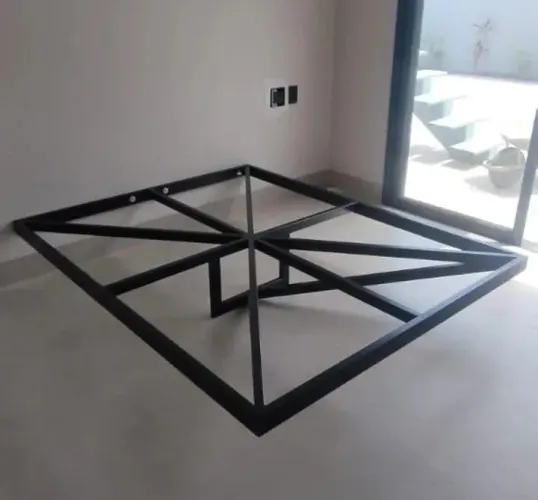 Estrutura metalica de cama flutuante 