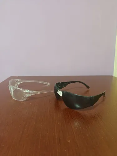 Oculos de proteção tipo: Leopardo, incolor ou escuro.