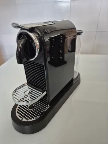 Cafeteira Nespresso Citiz novíssima 