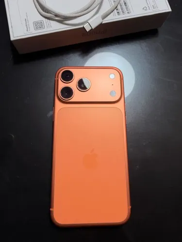 Vendo 17 pro max coral 256 gb completo sem detalhe.