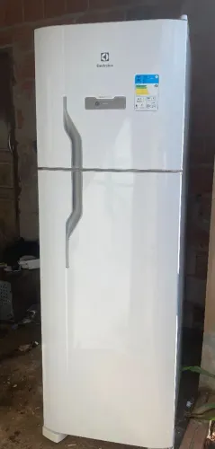 Vendo Geladeira Eletrolux 