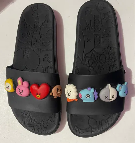 Sandália Melissa x BT21 (BTS) coleção de 2021 preta