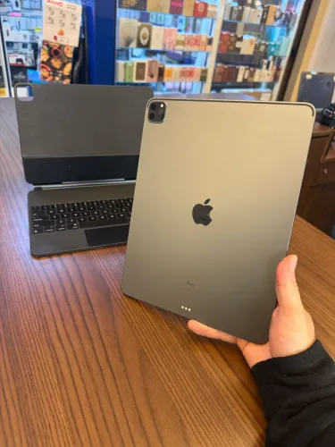 OPORTUNIDADE - iPad Pro 12,9 5ª Geração 256GB + Capa com Teclado! ?