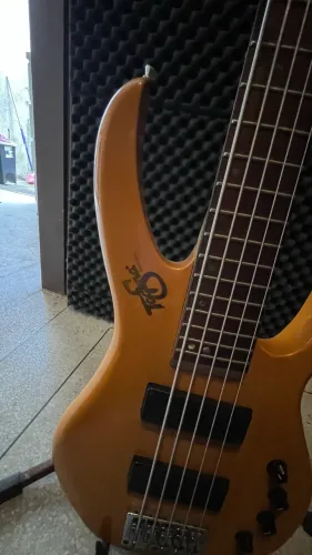 Contra baixo