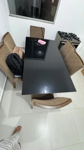 Mesa com 6 cadeiras