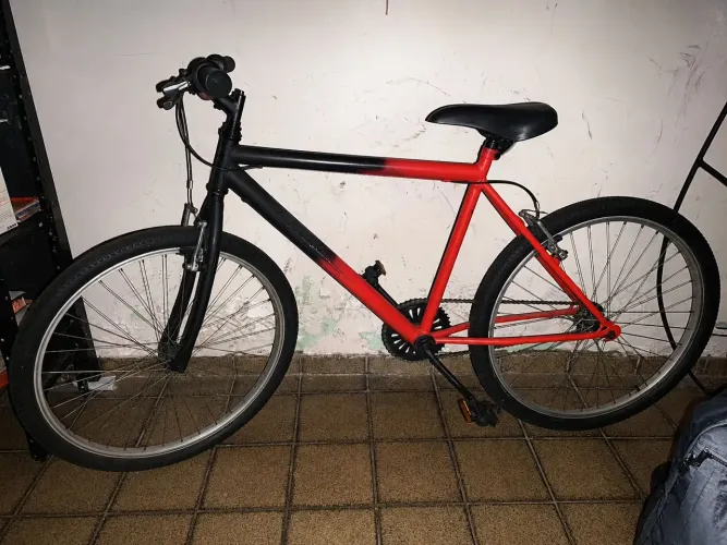 Bicicleta Aro 26 Vermelha e Preta - Ótimo Estado