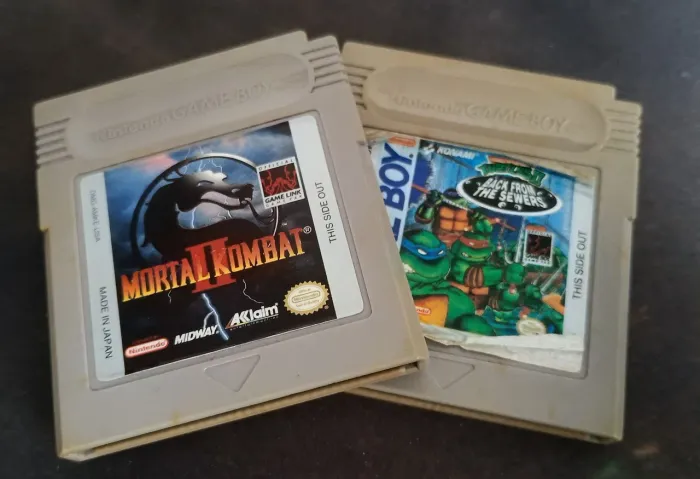 Jogo game boy 2 Cartuchos mortal Kombat + turtles 2