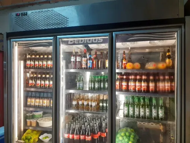 Expositor de bebidas 3 portas 