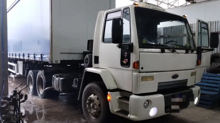   Ford gargo 4331  6x2  ano 2003 , posto truk novo em  2011.
