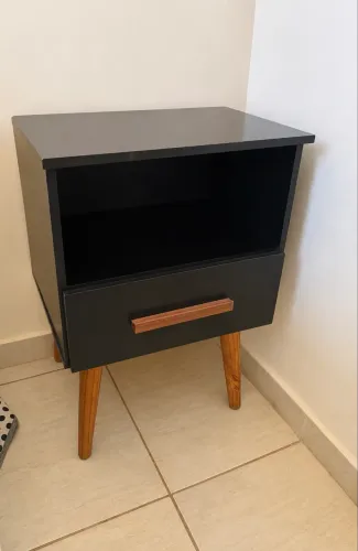 Mesa de Cabeceira com gaveteiro