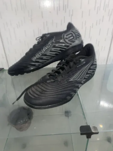 Chuteira society penalty