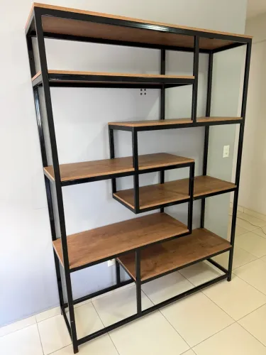 Estante Industrial em Metalon e MDF | Excelente estado