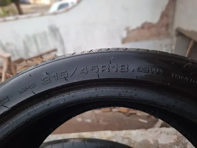 4 PNEUS XBRI 215/45R18 À VENDA