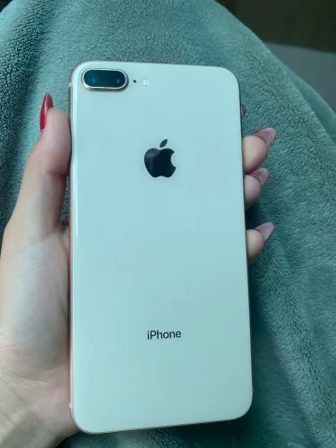 iPhone 8 Plus 