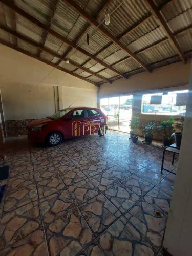 CASA À VENDA EM EXCELENTE LOCALIZAÇÃO