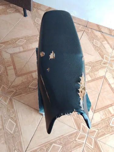 Troca capa de banco de moto não personalizada.