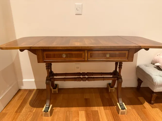 Aparador de madeira maciça modelo clássico 