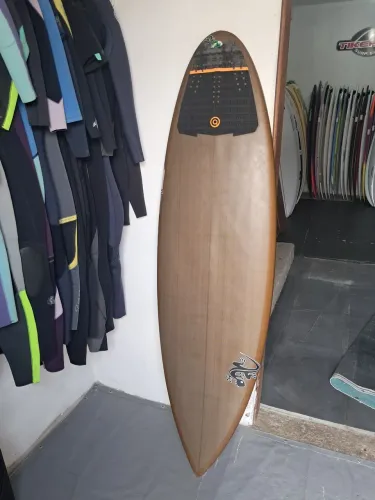 Prancha eps 5'8" 28,56 L ( fibra de Basalto) importada