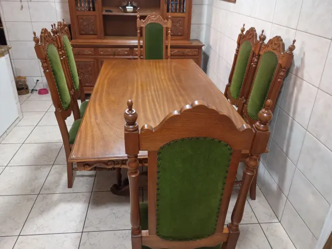 Mesa com 6 cadeiras