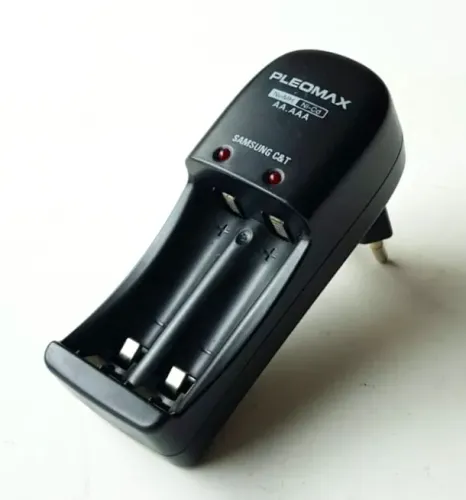 Carregador Samsung para Pilhas AA ou AAA (Modelo SPC-200) - Comporta 2 Pilhas - Usado
