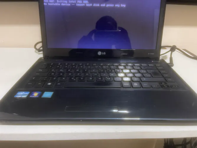 Vendo notebook LG SEM HD leia o anúncio