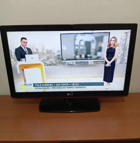 TV LG 24 POLEGADAS (tela fina + imagem muito boa)