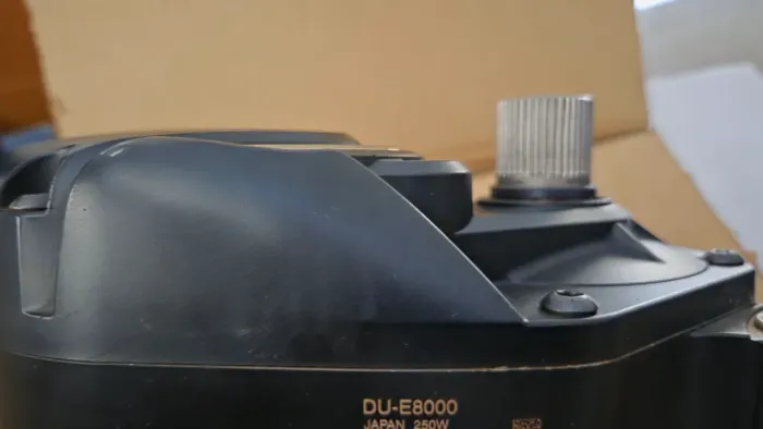 E8000