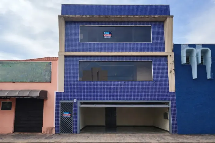 Sala Comercial para Locação com 02 Banheiros no Centro de Limeira - Excelente Localização