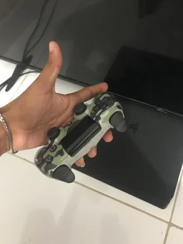 Ps4 slim 1 tb acompanha controle e jogo