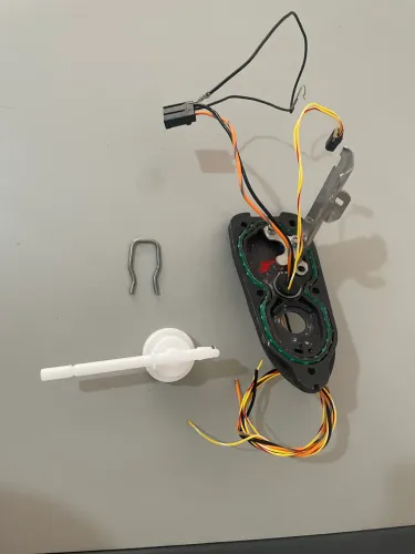 Suporte da bomba combustível Harley Davidson 883 + tubo regulador de pressão + trava