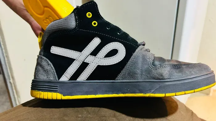Tênis OUS ViDal PB chumbo com amarelo número 44
