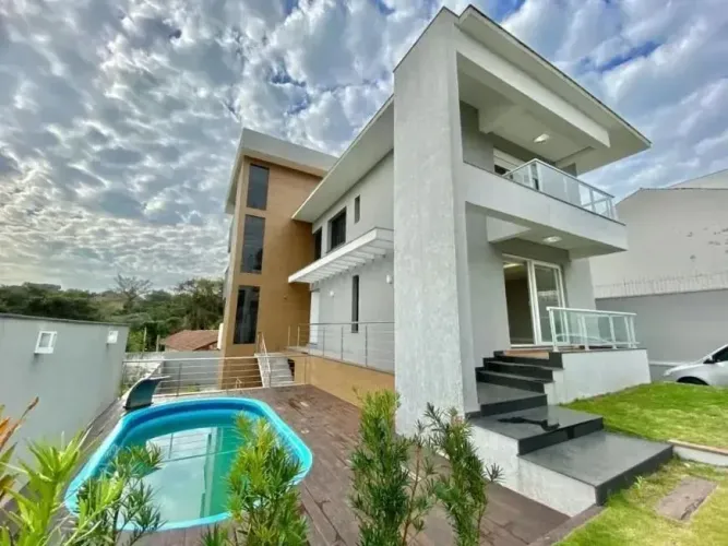 Casa Alto Padrão para Aluguel no Bairro Espírito Santo Piscina, Lareira e Espaço Gourmet