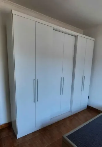 Guarda roupas em ótimo estado