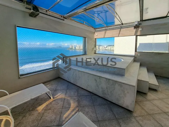 Cobertura dúplex frente mar com varandas vista mar e lazer nas Pitangueiras, Guarujá