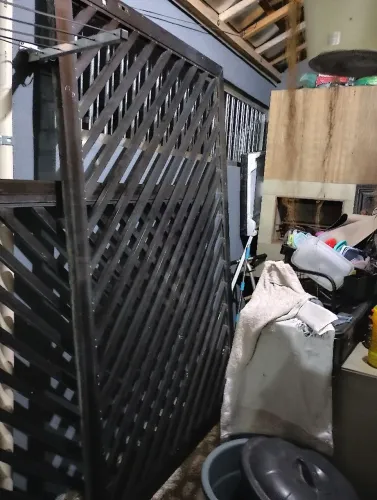 Portão de alumínio preto reforçado