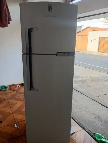 Geladeira frostfree. Super conservada, funcionando perfeitamente 