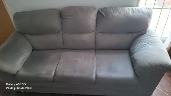 Vendo sofá de 3 e 2 lugares 