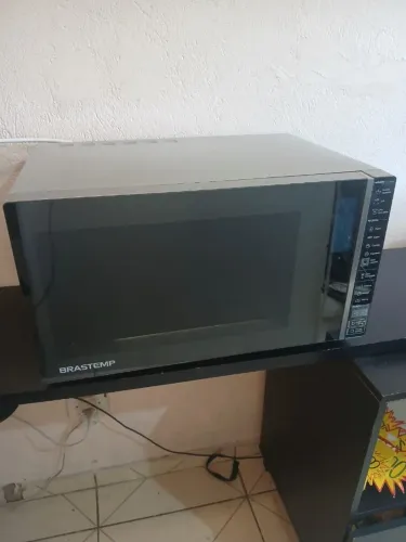 MICROONDAS BRASTEMP MODERNO CINZA ESPELHADO PAINEL DIGITAL TOUCH E FUNÇÃO GRILL