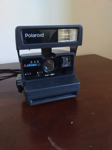 Câmera Polaroid antiga para decoração e coleção 