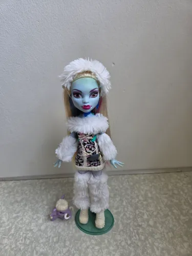 Abbey Básica - Monster high
