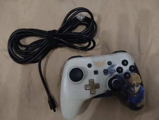 Controle de Nintendo Switch com fio PowerA com defeito.