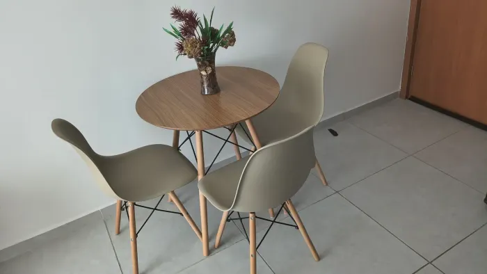 Mesa de jantar com cadeiras