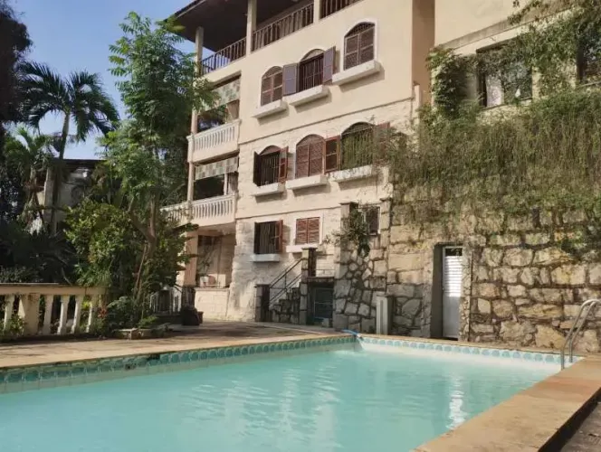 Atenção investidores casa de rua a 450 metros dos Arcos da Lapa