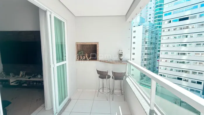 APARTAMENTO À VENDA COM 2 DORMITÓRIOS E 1 SUÍTE NO CENTRO DE BALNEÁRIO CAMBORIÚ