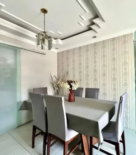 Vendo Geladeira e Mesa 6 cadeiras