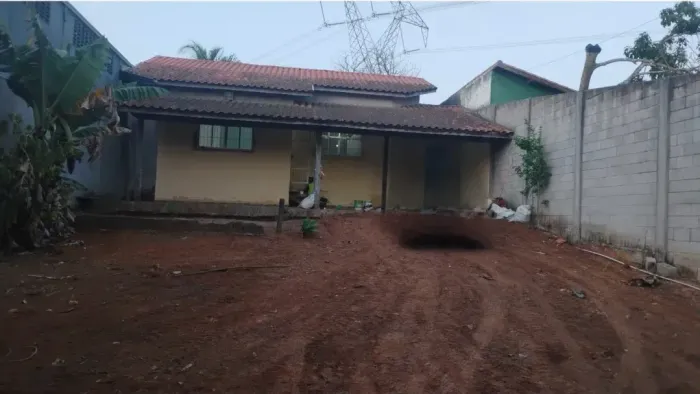 Charme e Liberdade: Casa Térrea com Quintal de Chácara