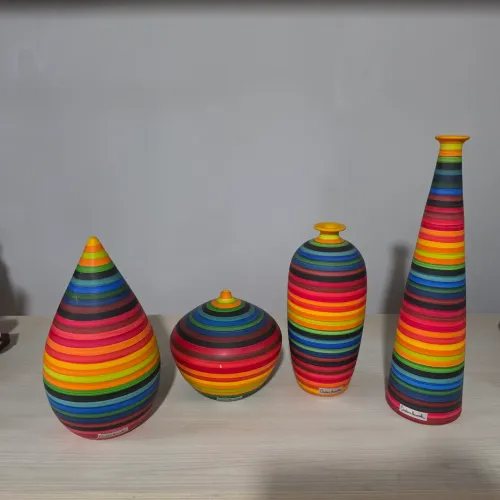 Conjunto com 4 Vasos Decorativos em Cerâmica Assinados Carlos Muniz