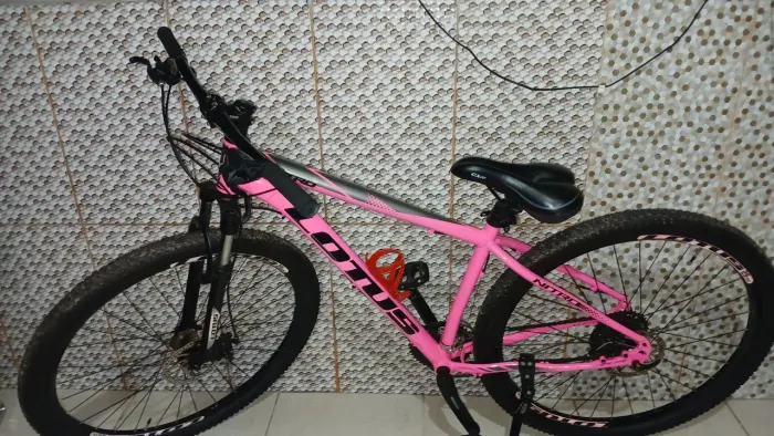 Vende-se bike nitro, aro 29. Poucos dias de uso, toda original.