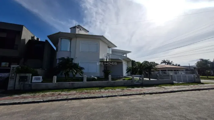 CASA MOBILIADA PARA LOCAÇÃO ANUAL EM GAROPABA AREIAS DE PALHOCINHA