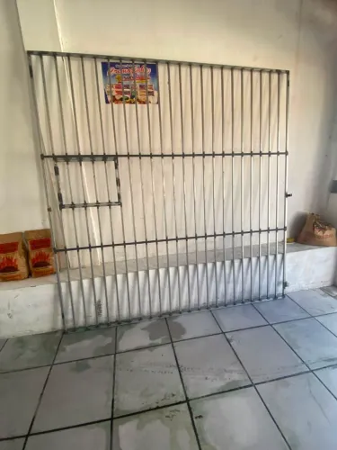 Grade de proteção para comércio medida 2.30 altura e 2.26 largura